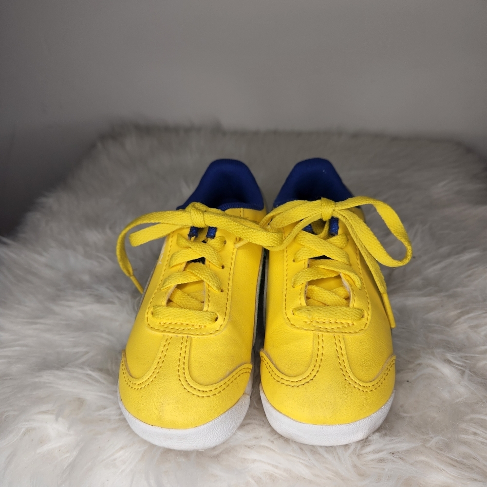 Toddler Puma Tennis shoes